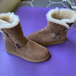 Bear paw suede boots with faux fur